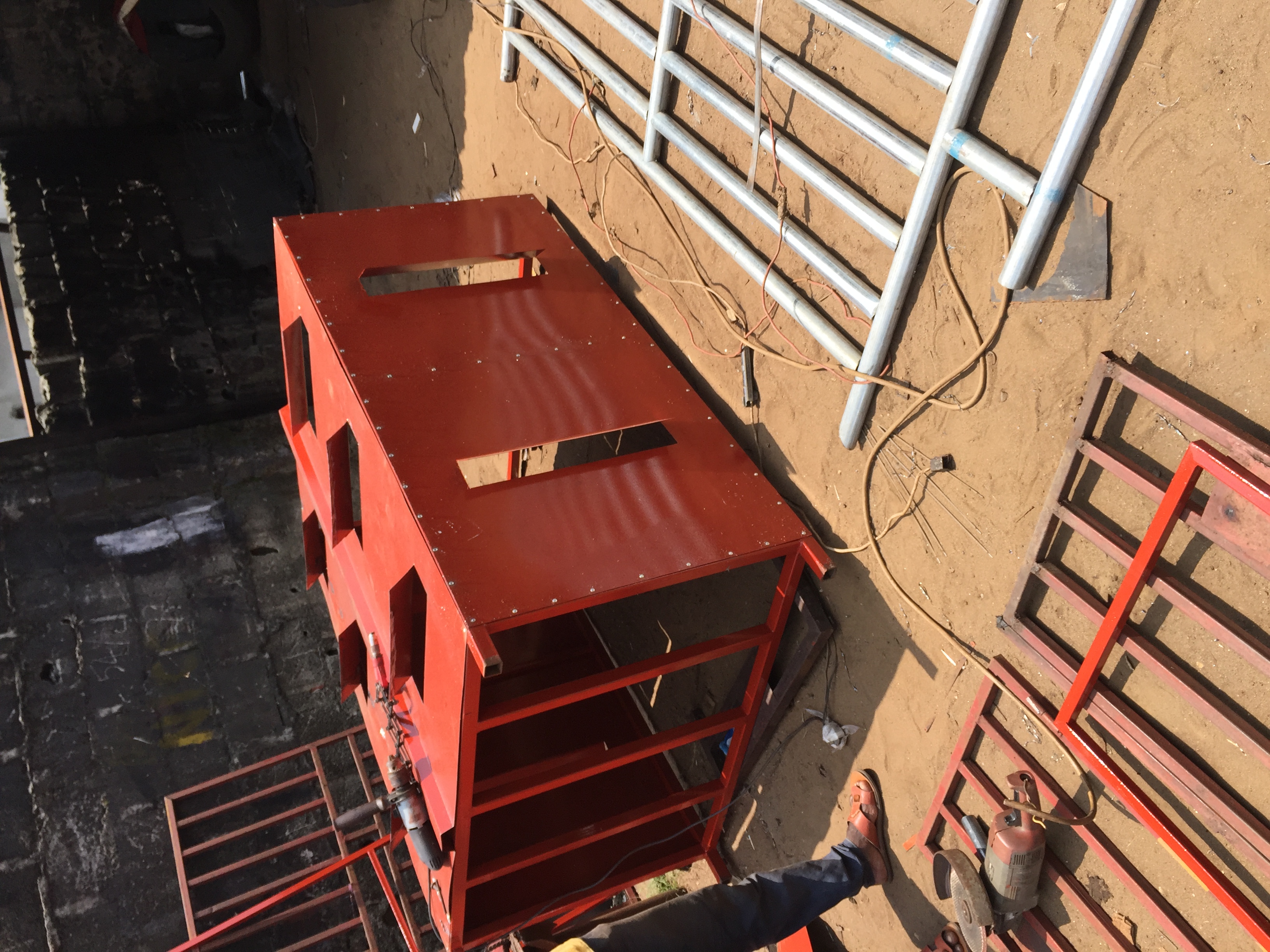 inverter-storage-units-welded-metal-sheets-to-skeletal-frame